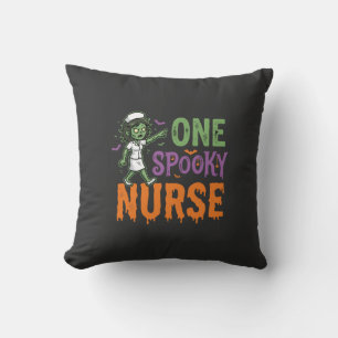 Coussin Un design d'Halloween pour une infirmière effrayan