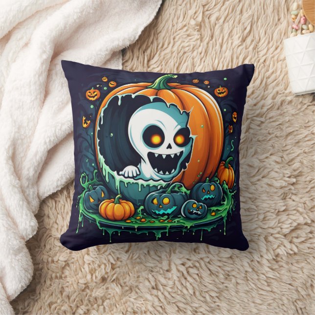 Coussin Un fantôme ludique émerge d'un citrouille d'Hallow (Couverture)