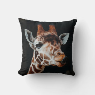 COUSSIN UN GIRAFFE AU ZOO DE CALGARY QUI RETIRE SA LANGUE