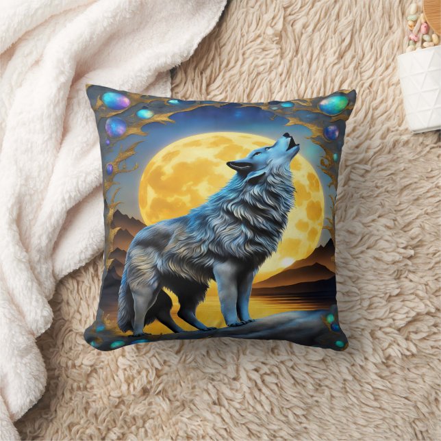 Coussin Un loup éthéré hurle sous une Pleine lune (Couverture)