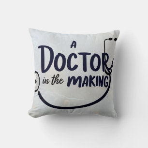 Coussin Un médecin en préparation