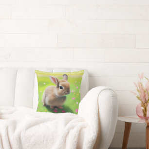 Coussin Un mignon lapin dans une prairie fleurie