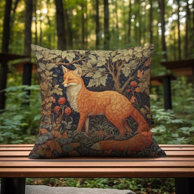 Coussin Un Renard Rouge À La Chasse (Créateur téléchargé)