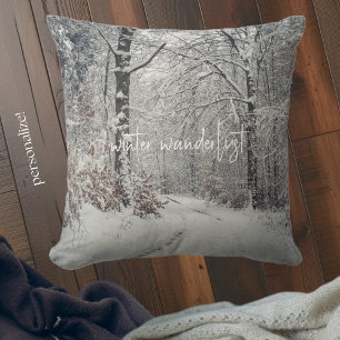Coussin Un sentier à travers la forêt d'hiver enchanteress