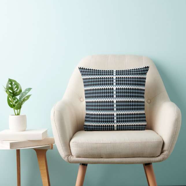 Coussin une à damiers noire et blanche avec un b blanc (Chaise)