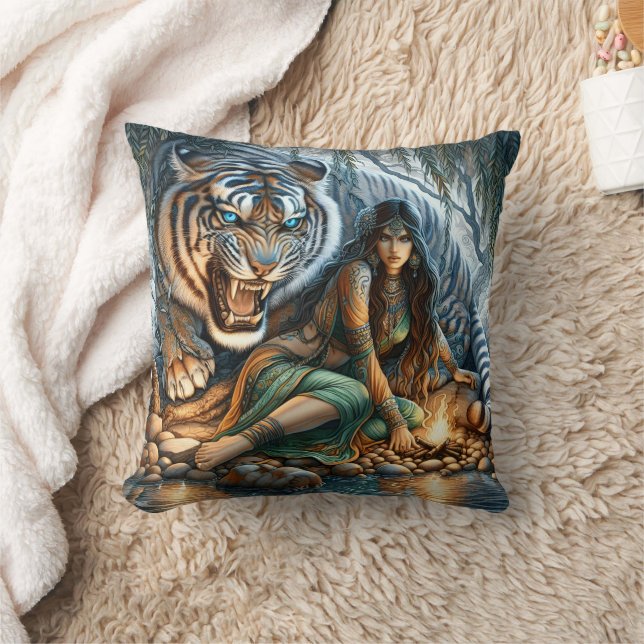 Coussin Une Américaine d'origine se détendre par un tigre (Couverture)