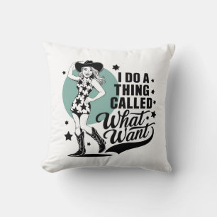 Coussin Une cow-girl qui frappe une pose difficile