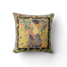 Une dame réhabilitée avec un ventilateur par Gusta