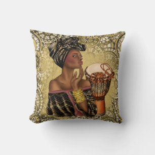 Coussin Une femme africaine lance l'oreiller