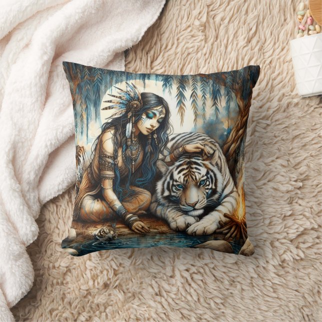Coussin Une femme amérindienne avec un tigre dans la natur (Couverture)