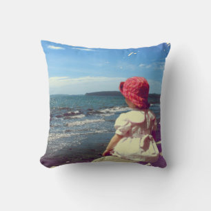 Coussin Une fille au bord de la mer