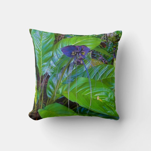 Coussin Une fleur violette foncée frappante (Recto)