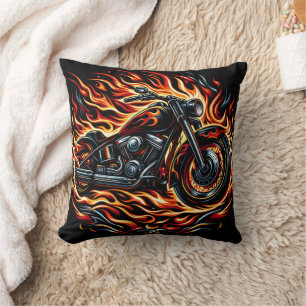 Coussin Une moto torride à travers des flammes vibrantes