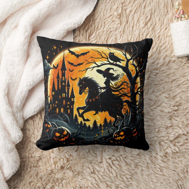 Coussin Une sorcière se promène sous une éffrayante lune d (Couverture)