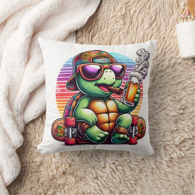 Coussin Une tortue cool dégustant un verre sur un skateboa (Couverture)
