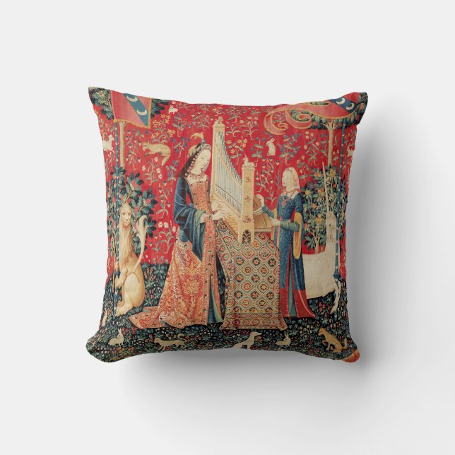 COUSSIN UNICORN ET DAME JOUER ORGE AVEC ANIMAUX (Recto)