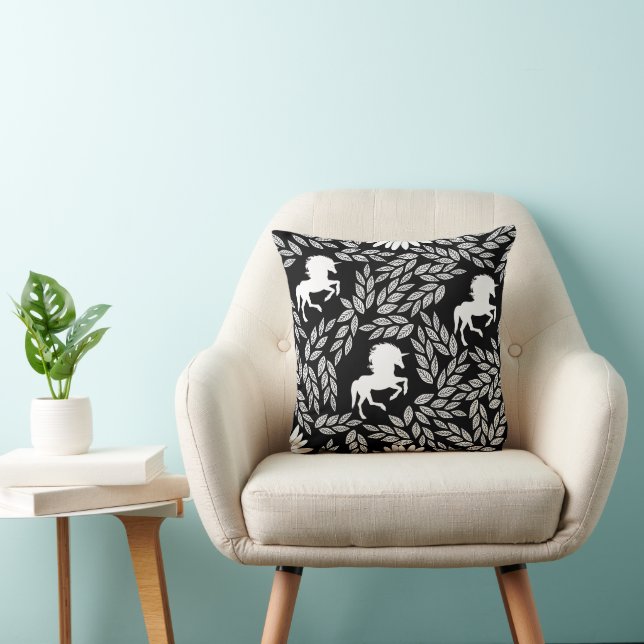 Coussin Unicorne à tendance blanche et noire et motif flor (Chaise)