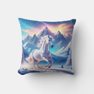 Coussin Unicorne dans les montagnes majestueuses de neige
