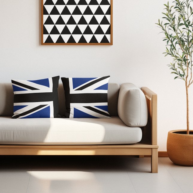 Coussin Union Jack demi noir et bleu (Black and Blue Union Jack Half Throw Pillow)