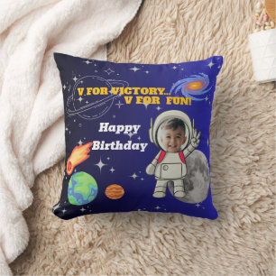 Coussin V pour la victoire V pour le plaisir Anniversaire