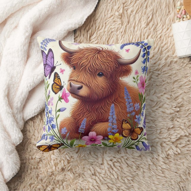 Coussin Vache des Highlands avec des fleurs et des papillo (Couverture)