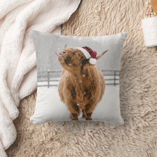 Coussin Vache des Highlands de Noël léchant des flocons de (Couverture)