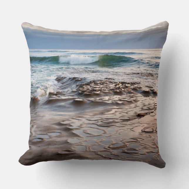 Coussin Vague de rupture sur la plage, Californie (Recto)