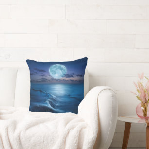 Coussin Vagues de l'océan éclairées par la lune avec plein