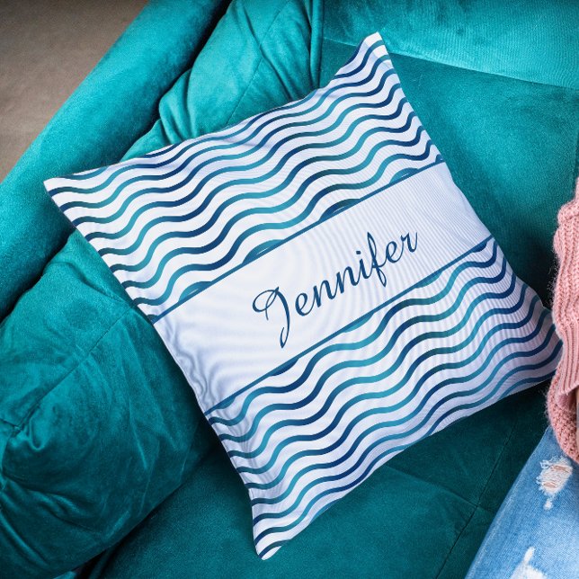 Coussin Vagues dégradées bleu marine et sarcelle Décor côt (Navy and Teal Blue Gradient Nautical Waves Coastal Decor Theme Throw Pillow)