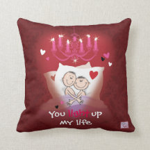 Valentine gai, coussin, couple d'amusement dans le