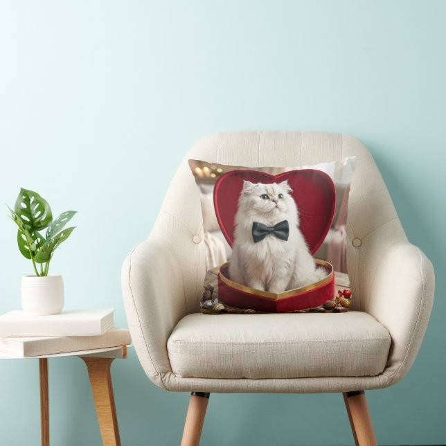 Coussin Valentine Persian Cat In Chocolate Candy Box (Chaise)