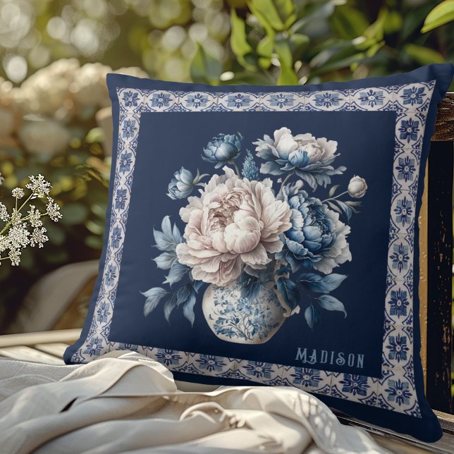 Coussin Vase floral élégant Monogramme de chinoiserie bleu (Créateur téléchargé)