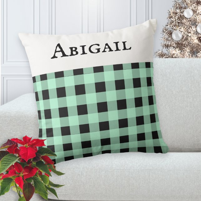 Coussin Vérification de Noël en vert poivre de Buffalo (A pretty, personalized cushion with buffalo plaid pattern in peppermint green and black)