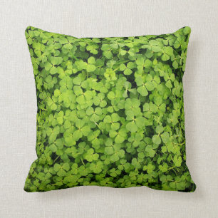 Coussin vert de champ de trèfle