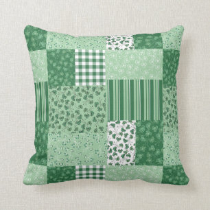 Coussin vert de motif de patchwork de Faux de
