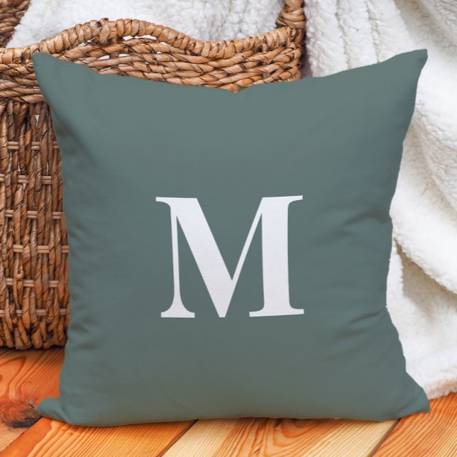 Coussin Vert sauge profond monogramme blanc (Deep sage green white monogram decorator pillow)