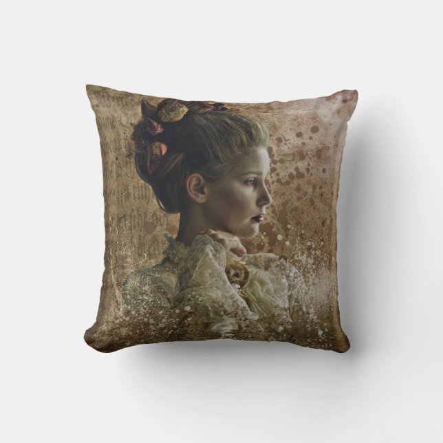 Coussin Victorian Ghost Lady in Waiting (Recto)