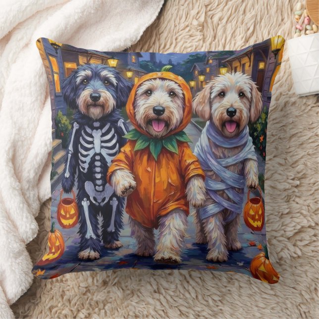 Coussin Vieux bergers anglais Halloween à la tritaine ou à (Couverture)