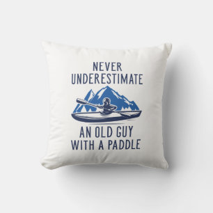 Coussin Vieux Homme Avec Une Pagaie