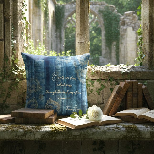 Coussin Vieux livres - ornements dorés - bleu  |  (Romantisches blaues Kissen mit alten Büchern und goldenen Ornamenten)