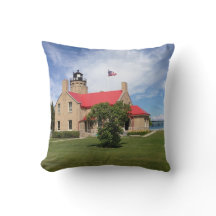 Vieux pont en phare de point de Mackinac