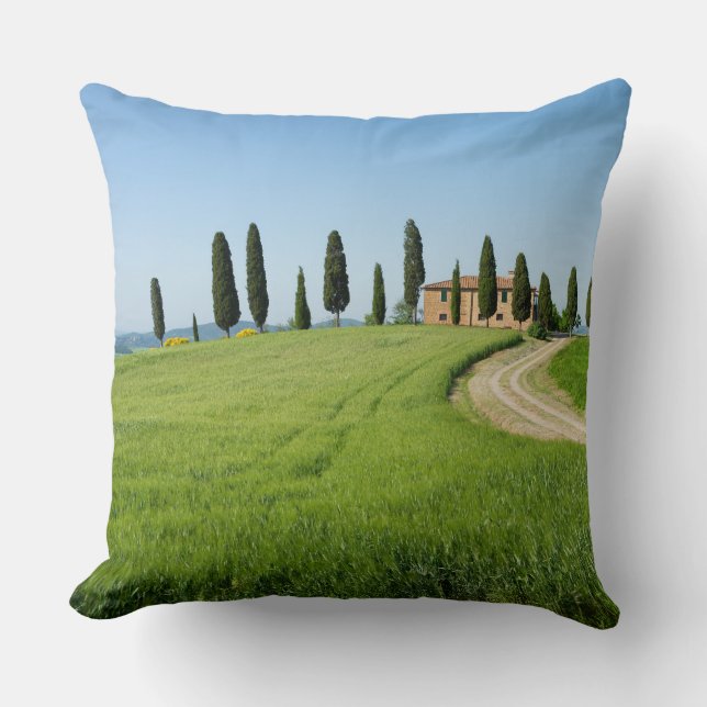 Coussin Villa de ferme avec des arbres de cyprès en (Recto)
