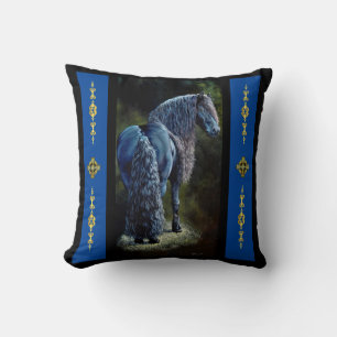 Coussin Vin d'étalon friésien sous les projecteurs, pein