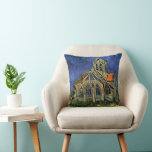 Coussin Vincent van Gogh - L'église d'Auvers<br><div class="desc">L'église d'Auvers (1890) de Vincent van Gogh est un Post impressionnisme vintage de peinture religieuse architecturale. Une femme se promenant le long d'un chemin vers la chapelle du village avec de beaux vitraux. Une scène architecturale de la vie quotidienne. À propos de l'artiste : Vincent Willem van Gogh (1853-1890) était...</div>