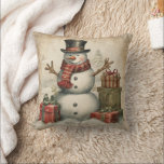 Coussin Vintage Christmas Snowman<br><div class="desc">Un design vintage de bonhomme de neige décore cet oreiller de Noël chaleureux et douillet.</div>
