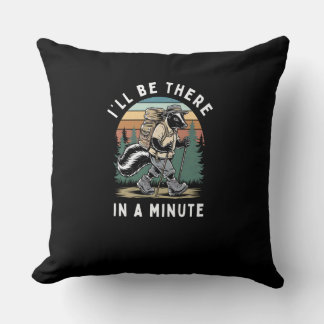 Coussin Vintage Hiking Skunk - Aventure de randonnée fores