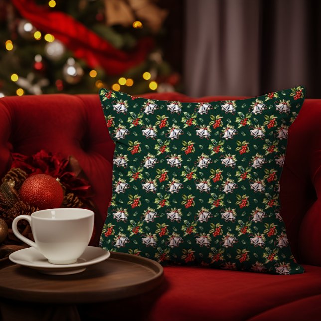 Coussin Vintage Noël Vacances Cloches d'argent et Holly (Vintage Christmas Holiday Silver Bells, Holly and Berries Dark Green Throw Pillow)