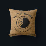 Coussin Vintage Rustique Faux Burlap Modèle de sac à café<br><div class="desc">Il s'agit d'une impression d'une vintage texture de sac à burlap rustique. Vous pouvez facilement personnaliser le texte et remplacer l'image du croissant de lune par la vôtre dans ce modèle.</div>
