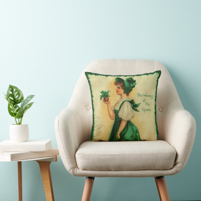 Coussin Vintage St. Patrick's Day Lass Wearing Green (Chaise)