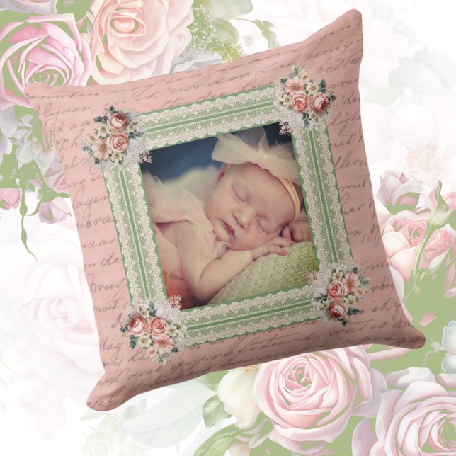 Coussin Vintage Victorien Faded Damask Photo (Victorian style sweetness for the little one!)